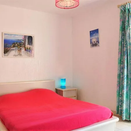 Holiday home Maison En Duplex Au Lavandou Avec Piscine, Terrasse Et Parking Prive - 3 Pieces, 6 Couchages - Fr-1-251-20